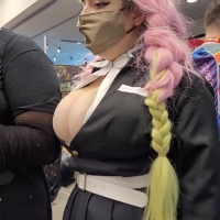 Candid cosplay chick with huge tits popping out of her costume cspasoeiasknkasnbskbsskdees.mp4-2023-01-31-16h29m56s173.jpg