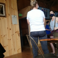 Milf booty in leggings