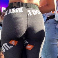 Black babe in Nike leggings