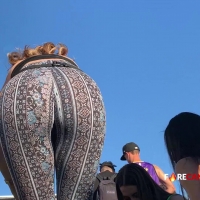 Jiggly PAWG in leggings