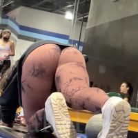 Beautiful gym girl (vertical)
