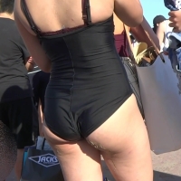 Two hot candid beach girls with sexy asses in a purple bikini and black swimsuit ITOC-LVL1.mp4-2023-02-02-15h54m05s312.jpg