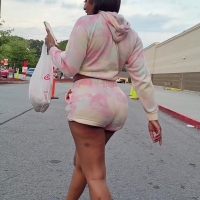 Candid sexy ebony babe showing off her ass cheeks in tiny shorts while shopping (horizontal) phkaieiaeisnskdshtsskwd.mp4-2023-02-03-17h00m44s314.jpg