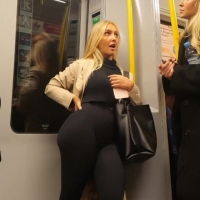 Beautiful candid curvy blonde in leggings riding the subway 20221001_192014_1.mp4-2024-02-03-13h37m26s454.jpg