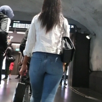 Candid brunette girl with a nice booty in tight jeans 20200605_183045_1.mp4-2024-02-05-15h50m32s453.jpg