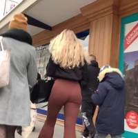 Flared leggings blonde booty