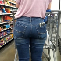 [GB3600]_Nerdy_PAWG_Wearing_Tight_Jeans_In_Grocery_Line.mp4-2024-02-10-11h50m33s744.jpg