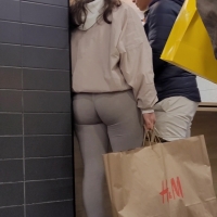 Candid sexy Latina babe with a nice bubble eating her leggings Latina wedge 4k.mp4-2024-02-10-13h38m27s465.jpg