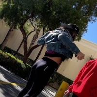Skinny milf in leggings