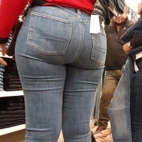 Sexy candid milf shopping in tight jeans with a plump ass Milf.mp4-2023-02-11-06h53m00s328.jpg