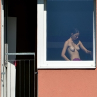 Peeping Tom pics of a topless g...