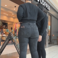 Thick booty in jeans