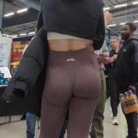 Candid fitness chick with a nice ass in AYBL leggings at an expo YouCut_20240124_225027437.mp4-2024-02-12-17h14m02s159.jpg