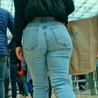 Sexy candid babe with a nice ass in tight jeans and her bonus friend in jeans Jeanspair.mp4-2023-02-13-14h13m14s107.jpg