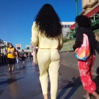 Candid Latina babe with a nice ass in tight yellow joggers jigglycottonlatina.mp4-2023-02-15-05h59m19s743.jpg