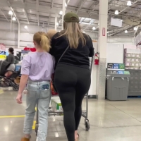 Candid thick milf with a phat ass in leggings Thick momma .MOV-2024-02-17-07h57m03s040.jpg