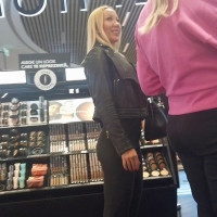 Candid platinum blonde babe shopping for makeup in tight black leggings ssX169_Platinumblonde.mp4-2024-02-20-17h15m37s065.jpg