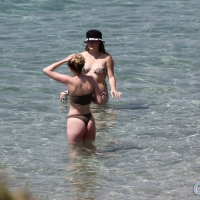 Candid sexy beach girls in bikinis d005.jpg