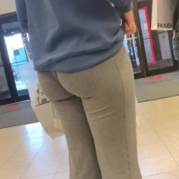 Compilation of candid girls at the mall in leggings with nice asses Trshcomp.MOV-2023-02-25-14h48m43s827.jpg