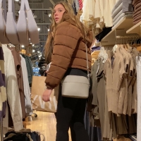 Pretty candid blonde babe with a sexy ass in leggings shopping at the mall prettynthick.mp4-2023-02-28-17h47m51s677.jpg