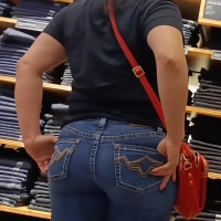 Candid girl with a big booty in tight jeans shopping Shoppers36.mp4-2024-02-29-06h20m42s906.jpg