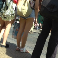 Three sexy teens in lil shorts! vlcsnap-2022-03-07-12h00m54s262.jpg