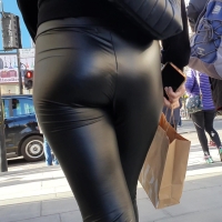 Candid slim babe has some jiggle and vtl in wetlook leggings Wet Look 4k.mp4-2024-03-07-16h26m28s526.jpg