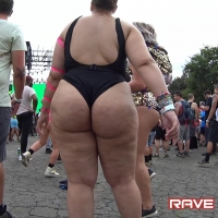 Dancing PAWG raver (part 1)