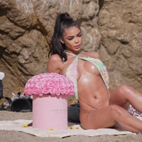 Influencer at the beach
