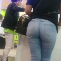 Big booty Latina milf