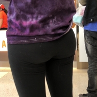 Sweet booty in leggings
