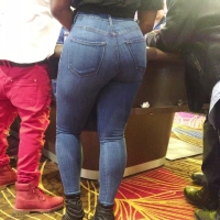 Candid ebony babe with a fat ass in skin tight jeans at the casino CABJ 6.mp4-2023-03-09-17h25m12s916.jpg