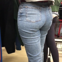 PAWG in tight jeans