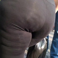 Monster booty in leggings