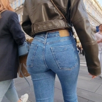 Sexy candid blonde bombshell with a nice ass in tight jeans BlondeBombshell_4K.mp4-2024-03-11-16h57m19s170.jpg
