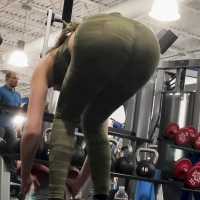 Gym babe in camo leggings