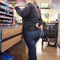 Candid thick blonde nerdy milf with a big booty in tight jeans YouCut_20240220_223818264.mp4-2024-03-17-11h47m12s516.jpg