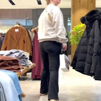 Candid milf with a big booty and vpl in flared leggings Your thighs fill those flares nicely -1080p60H.mov-2024-03-17-11h52m50s670.jpg