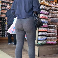 PAWG in grey leggings