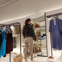 Hot candid brunette girl with a sexy ass in leggings trying on clothes and posing in front of the mirror Posing_210713250.mp4-2023-03-19-11h53m50s150.jpg