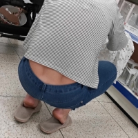 Candid sexy blonde milf caught squatting and bending in tight jeans vlcsnap-2023-03-18-23h56m18s988.jpg.9124912025d5135a51c7893aa26e64b6.jpg