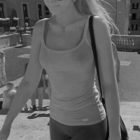 X-ray babe in leggings