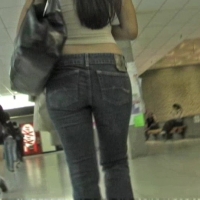 Hot candid babe in jeans