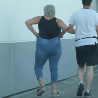Candi extra thick and chunky blonde lady in tight jeans gigantic.mp4-2023-03-22-16h32m51s539.jpg
