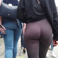 Amazing jiggly candid ass