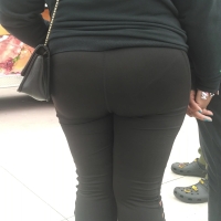 Candid thick ebony babe with a phat ass and vpl in leggings WOW - 26 - REG.mp4-2024-03-23-11h48m02s607.jpg