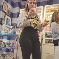 Sexy candid college babe with a big booty in tight leggings shopping with mom COGY148.mov-2023-03-24-16h36m53s450.jpg