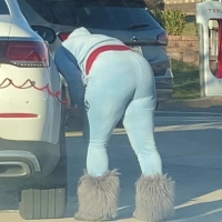 Candid thick ebony babe with a big ass cleaning her car Everyday Ebony #8.mov-2024-03-24-13h39m52s243.jpg