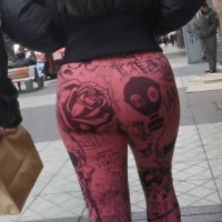 Sexy candid Latina girl in leggings with a sweet ass (part 2) CALZA ROSADA (2).mp4-2023-03-26-09h16m04s211.jpg