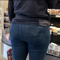 PAWG Blue Jean Jiggle .mov-2024-03-27-16h25m31s910.jpg